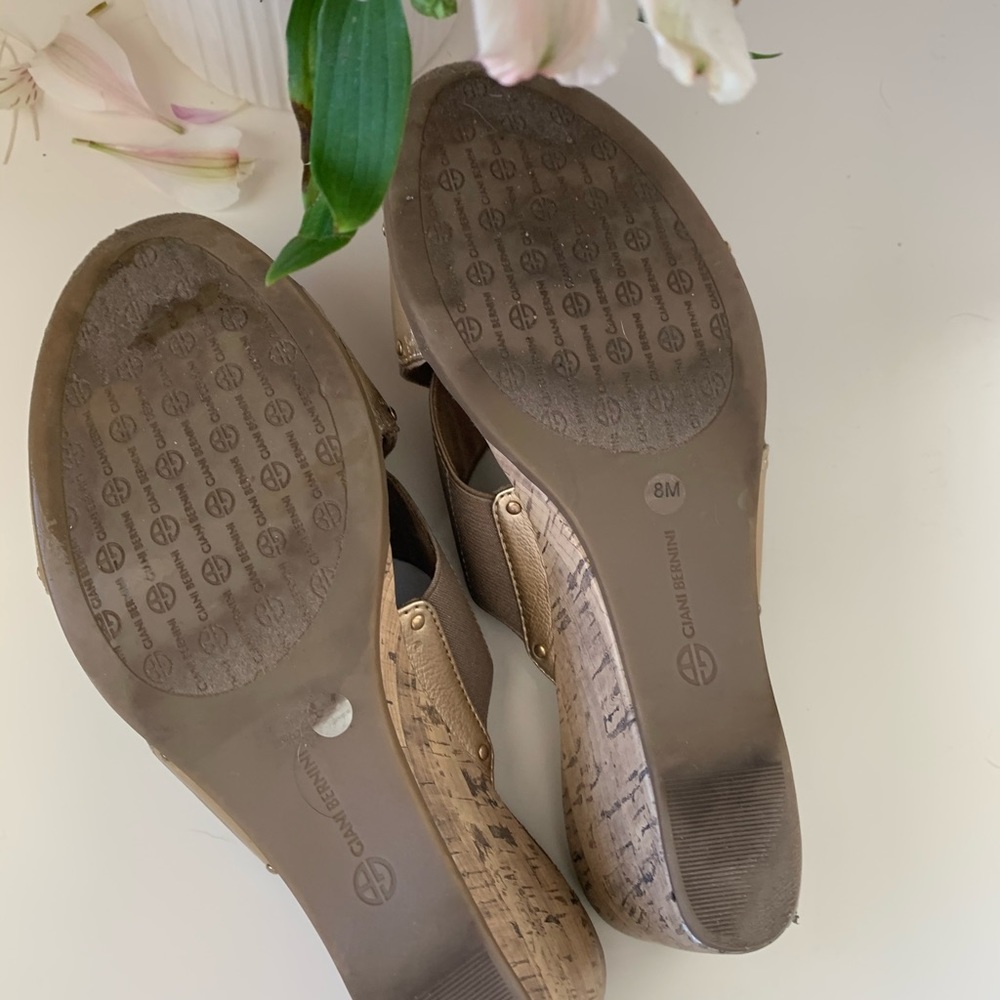 Gianni Bernini Gold Tone/Taupe Cork Wedge Sandals - Picture 6 of 8